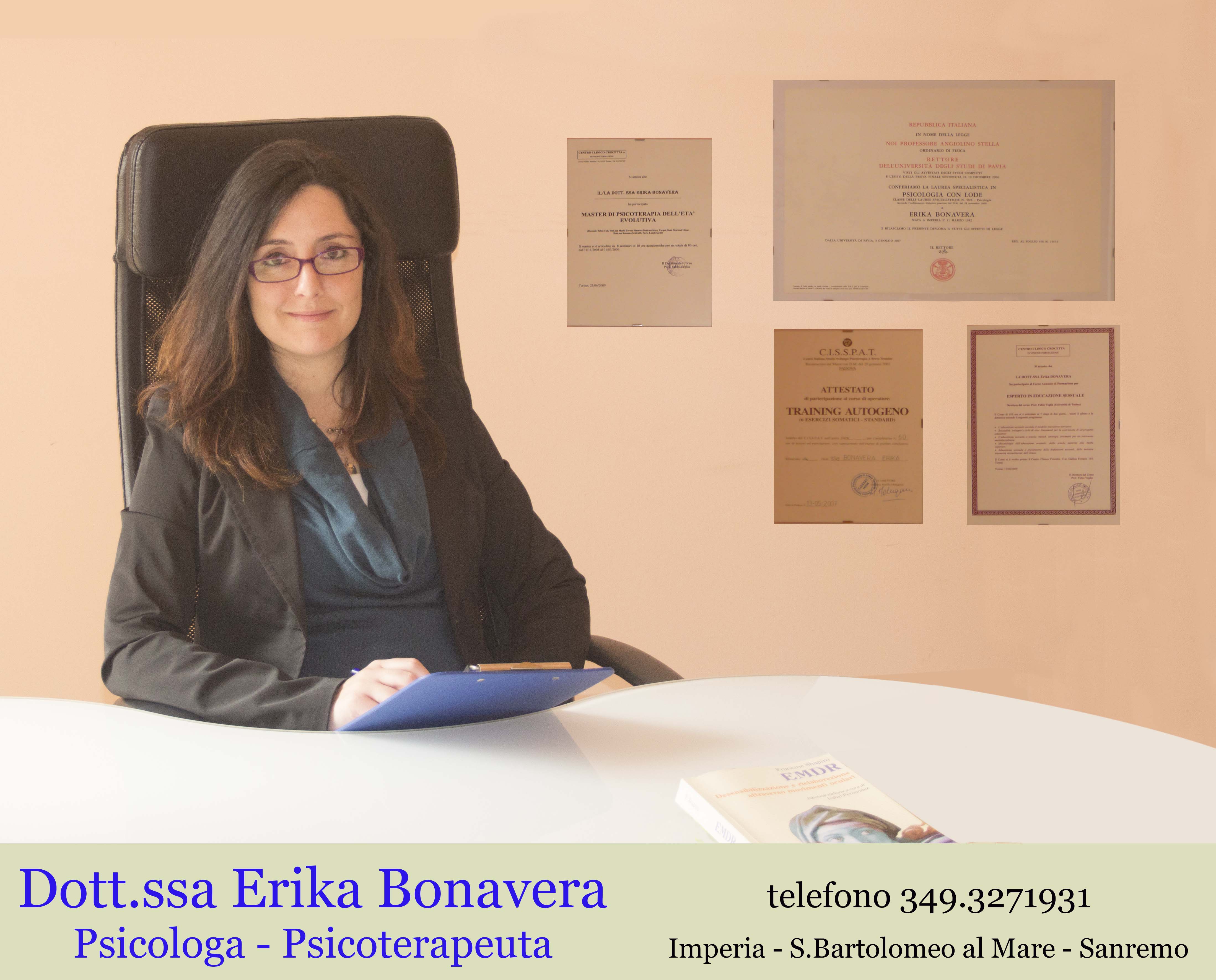 Erika alla scrivania